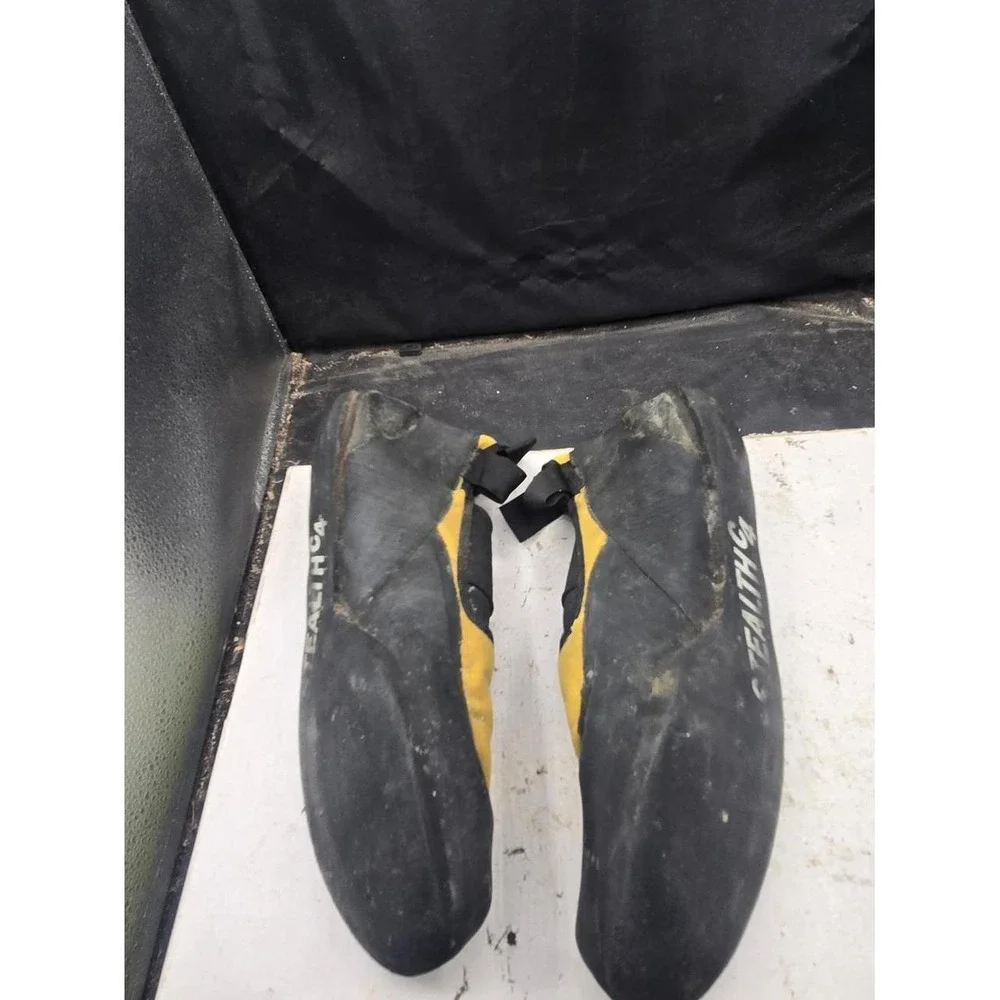 Men's Yellow Athletic Climbing Shoes